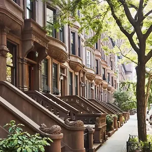 Cozy Townhouse In Manhattan Homestay