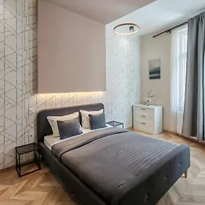 Amora Homes 3 Bedrooms Bright Flat In The Heart Of The -free Parking Need Reservation Apartment Budapest