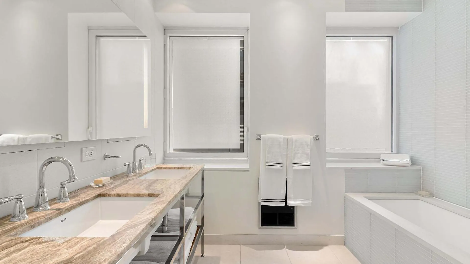 Penthouse 5Min To Top Of The Rock, City Views, Ac New York Apartment